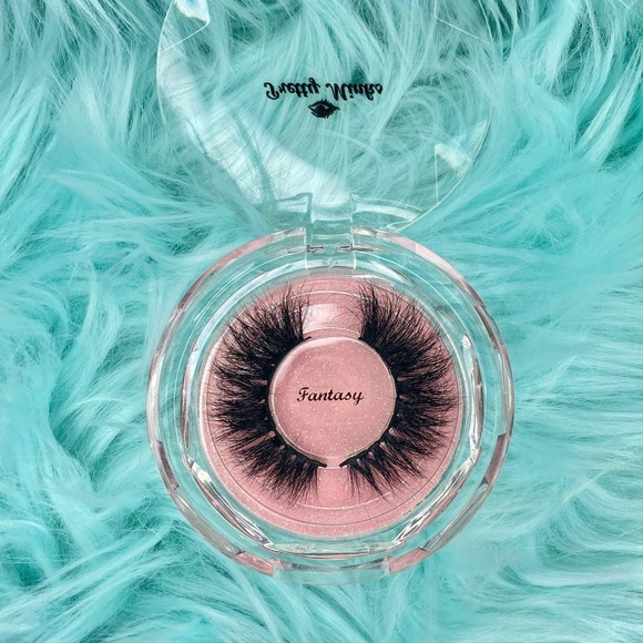 “Fantasy” Lashes - Picture 2 of 3